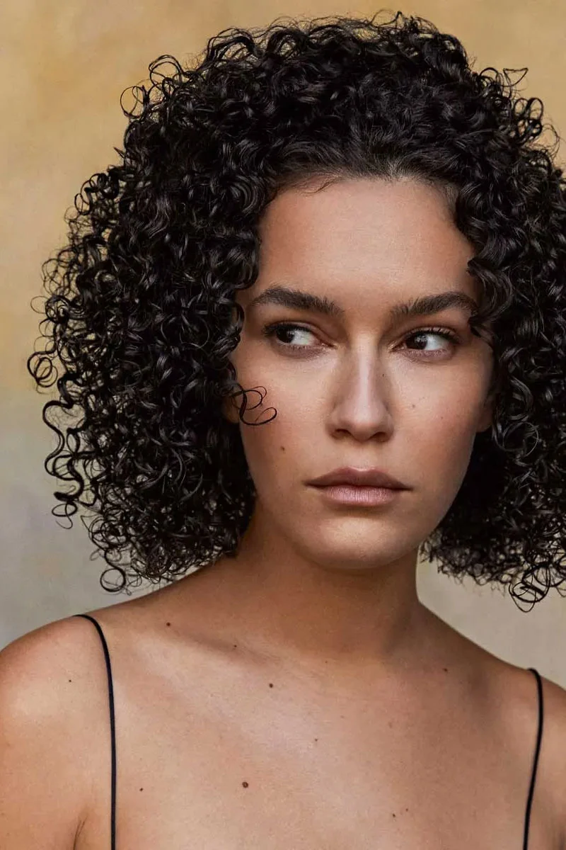 Capelli ricci stretti